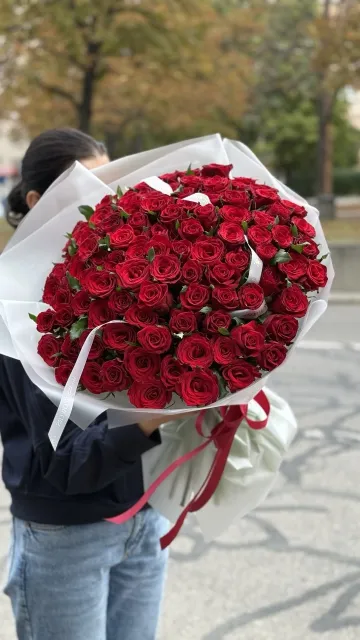 Букет «Кармен» — 101 червона троянда — доставка квітів у Дніпрі