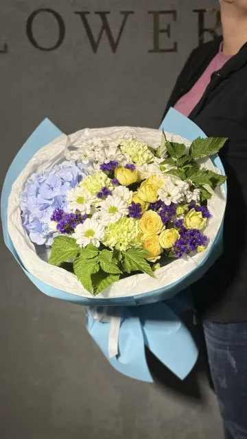 Букет «Блакитне сонце» — доставка квітів у Дніпрі